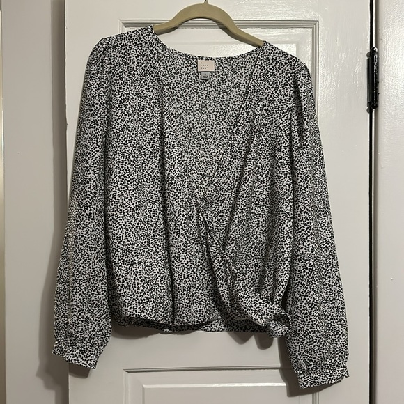 A New Day Black and White Blouse - Picture 2 of 4